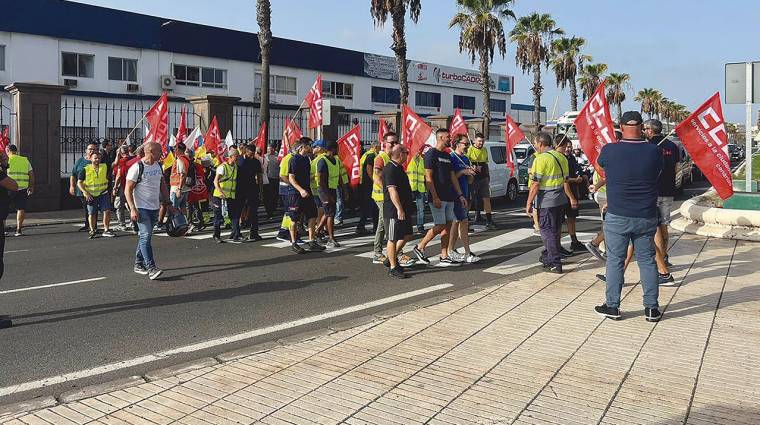 La primera de las jornadas de huelga en el transporte de mercancías de Canarias ha tenido poca incidencia. según la patronal.