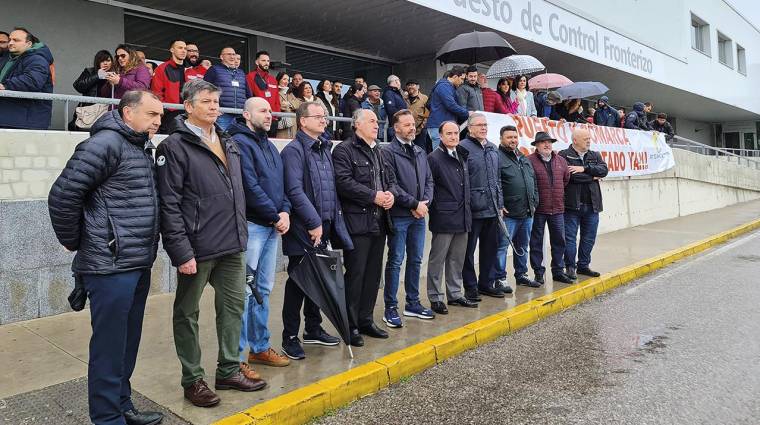 ATEIA-OLTRA Algeciras ha convocado a la comunidad portuaria de Algeciras a una concentración de protesta por la situación “límite” del Puesto de Control Fronterizo de Algeciras.