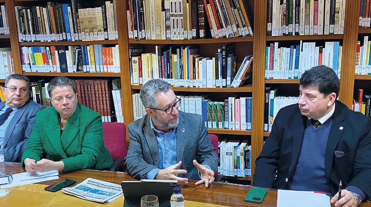 Jose Pablo Gisbert secretario de la Cámara de Comercio, Genoveva Climent directora comercial y de desarrollo de negocio de la APT; Saül Garreta, presidente APT; Francesc Faiges presidente de la Cámara de Comercio de Tortosa.