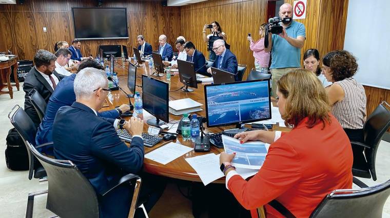 Beatriz Calzada ha presidido su primera reunión del consejo de administración de la Autoridad Portuaria de Las Palmas.