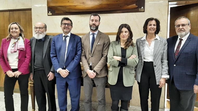 Álvaro Rodríguez Dapena, presidente de Puertos del Estado, junto al Comité Nacional de Bienestar de la Gente de Mar.