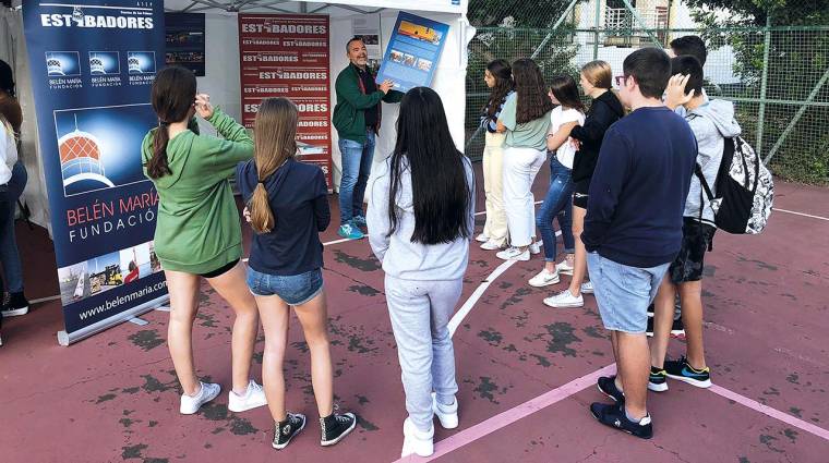 Los estibadores de Las Palmas explican a los alumnos de la ESO las distintas caras de la inmigración.
