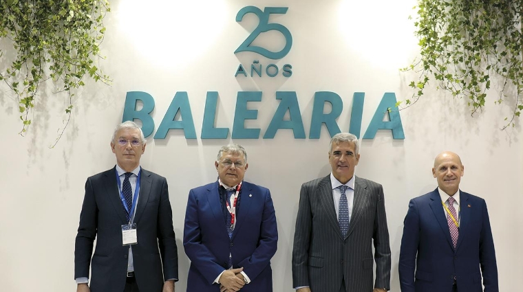 De izquierda a derecha: Ignacio Álvarez-Ossorio, director de la Autoridad Portuaria Huelva, Carlos González Pérez, presidente de la Autoridad Portuaria de Santa Cruz de Tenerife, Adolfo Utor, presidente de Baleària y Juan Ignacio Liaño, director de flota de Fred. Olsen Express.