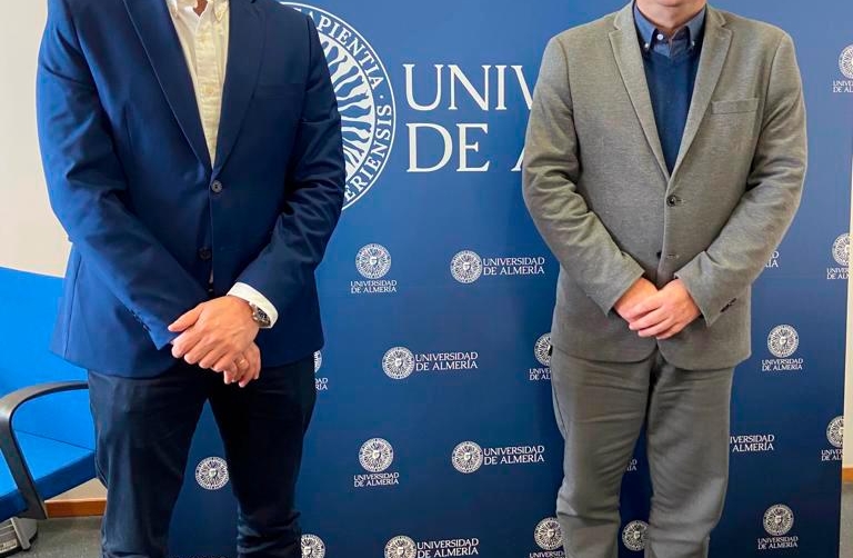 El gerente de la FBA y Juan García, Vicerrectorado de Postgrado, Empleabilidad y Relaciones con Empresas e Instituciones, de la UAL.