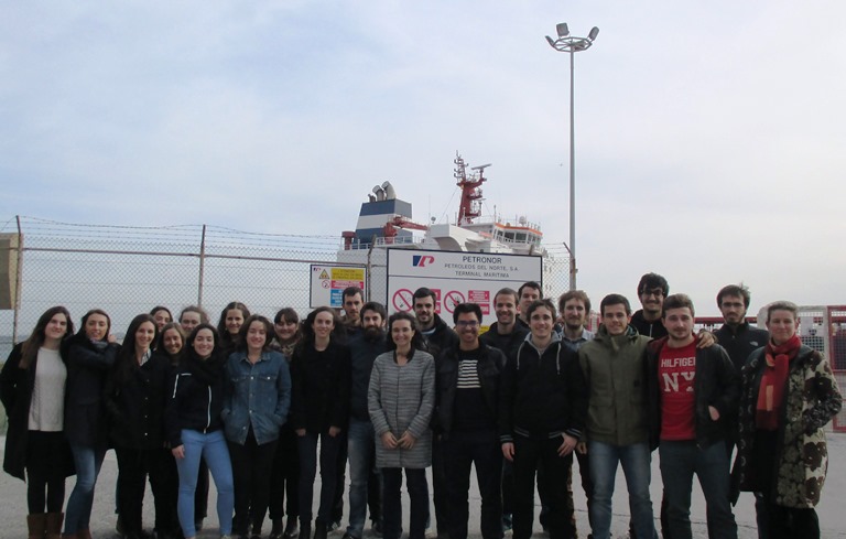 Mondrag&oacute;n visita la terminal mar&iacute;tima de Petronor en Zierbena