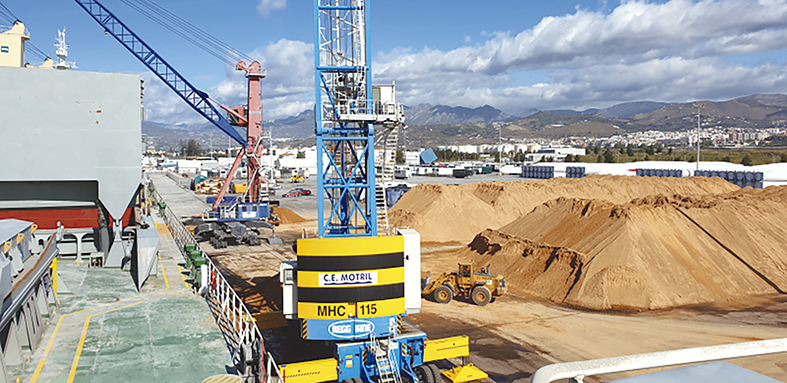 El Puerto de Motril bate un nuevo r&eacute;cord con la exportaci&oacute;n de 43.000 toneladas de mineral de celestina en un solo barco