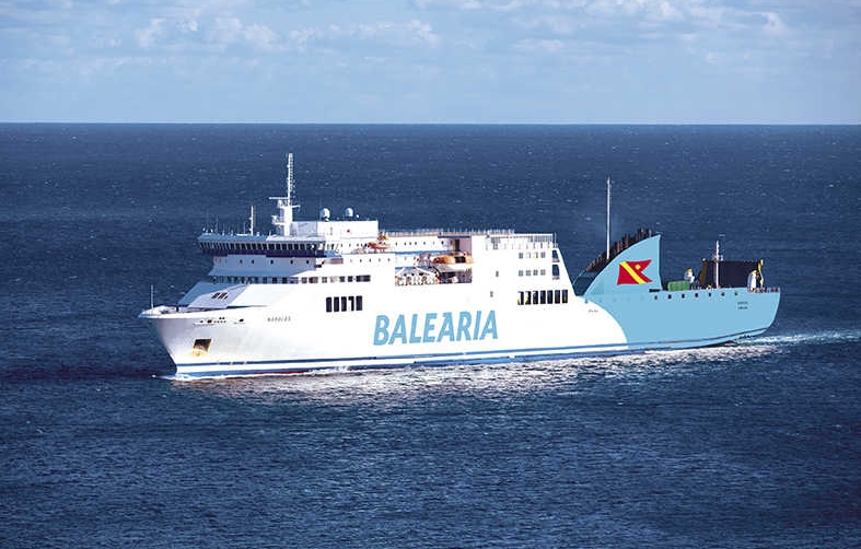 El ferry &ldquo;N&aacute;poles&rdquo; tiene capacidad para 1.600 personas, 1.430 metros lineales de carga y 53 turismos.