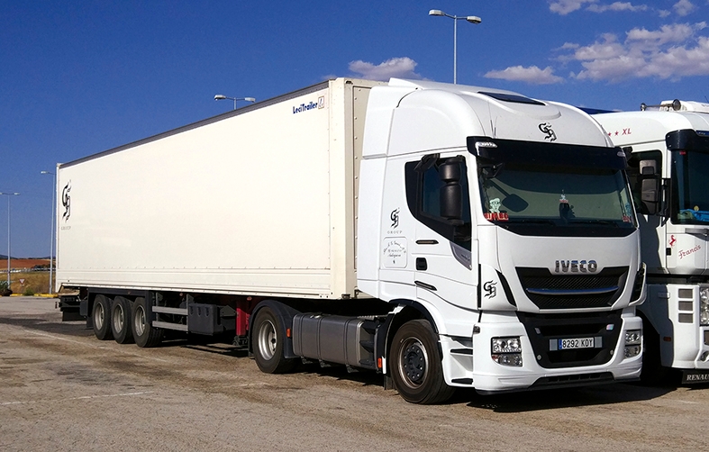 Las 44 toneladas dinamitan la carretera