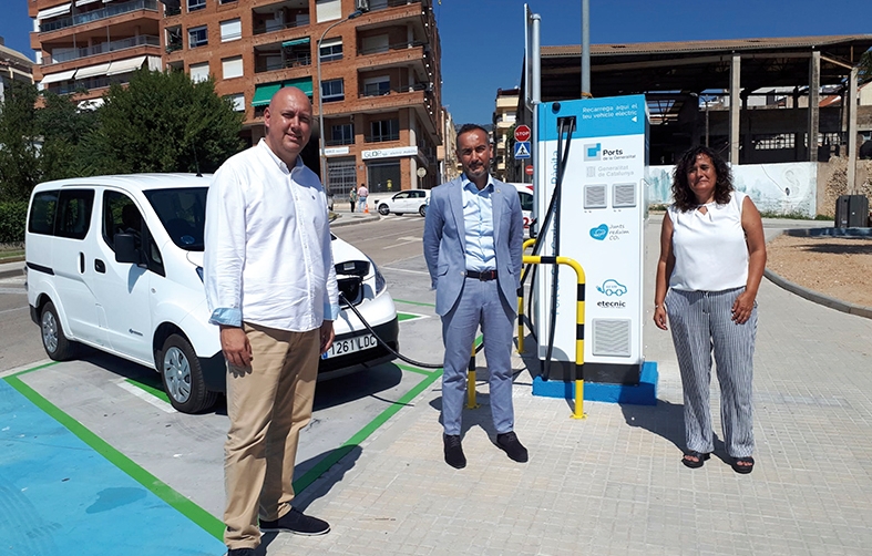 Jos&eacute; Caparr&oacute;s, alcalde de San Carlos de la R&aacute;pita; Joan Pere G&oacute;mez, director general de Ports de la Generalitat, y Lidia Pino, la directora de los servicios territoriales de Territorio y Sostenibilidad en les Terres de l&#039;Ebre.