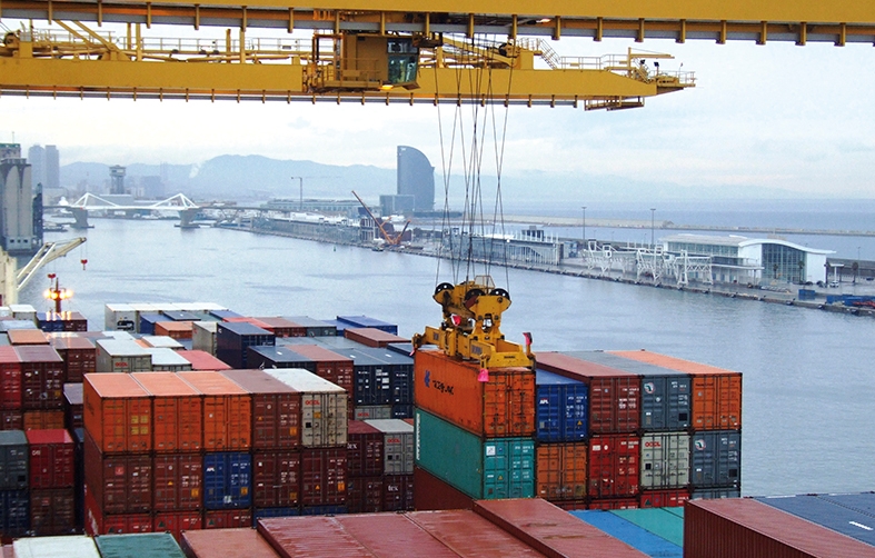 El tr&aacute;fico total portuario de TEUs acumula desde enero un retroceso del 9,38%.