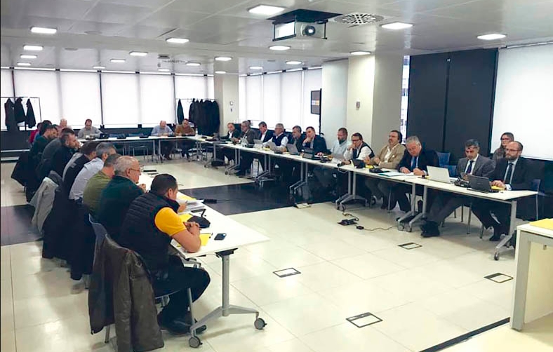 Patronal y sindicatos de estiba vuelven hoy a la mesa negociadora a partir de las 11:00
