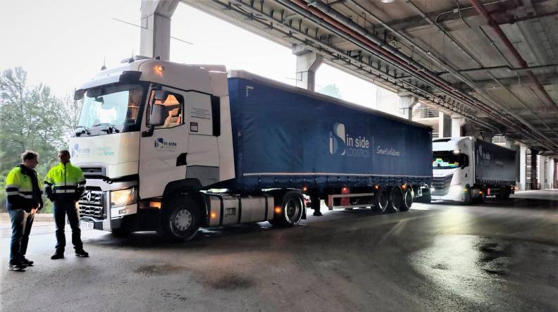 In Side Logistics carga dos camiones con ayuda humanitaria hasta Eslovaquia