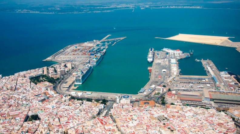 Puerto de Cádiz invierte más de 400.000 euros en un nuevo colector en el muelle pesquero