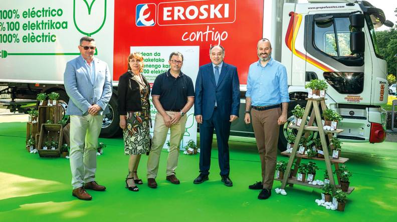 Eroski avanza en sostenibilidad con su primer camión eléctrico en Pamplona