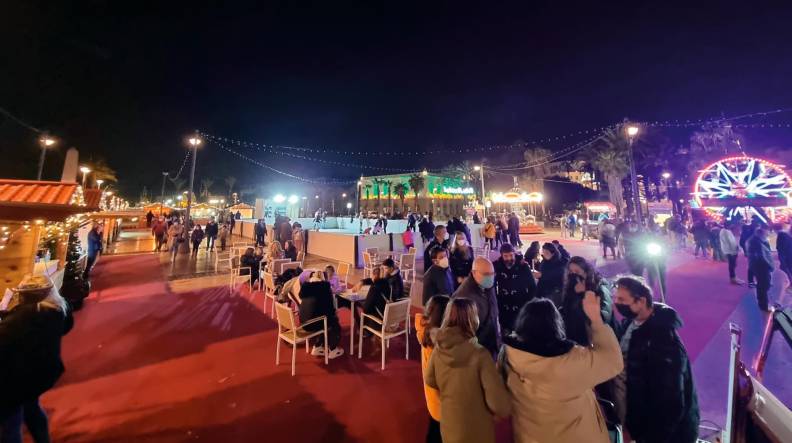 El mercado navideño de la fachada marítima de Cartagena recibe 30.000 visitantes