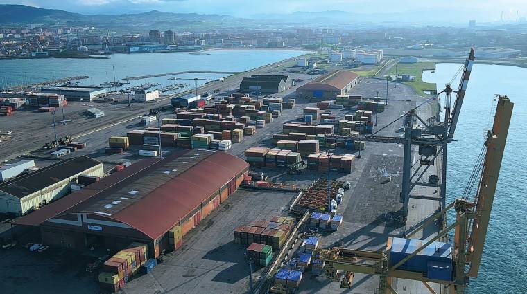 El cambio se ha realizado rápidamente y el Puerto de Gijón ha podido seguir ofreciendo sus servicios sin problema alguno.