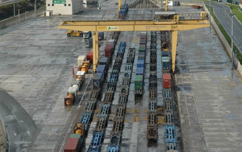 Adif renovar&aacute; su gr&uacute;a en el Puerto de Bilbao