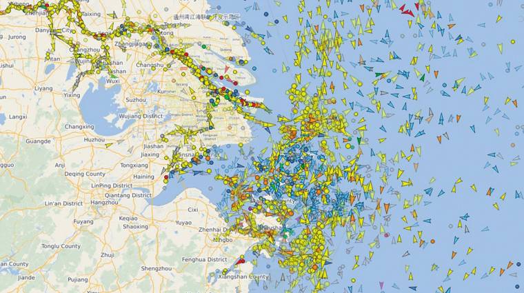 El mapa de actividad en las aguas próximas a los puertos chinos de Shanghái y Ningbo mostraba ayer una considerable cantidad de barcos. Fuente: Vesselfinder.