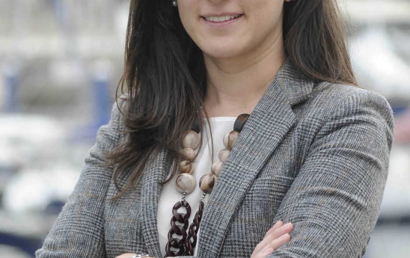 La ingeniera Irene Souto, de la Autoridad Portuaria de A Coru&ntilde;a, recibe el Premio Modesto Vigueras de la ATPYC