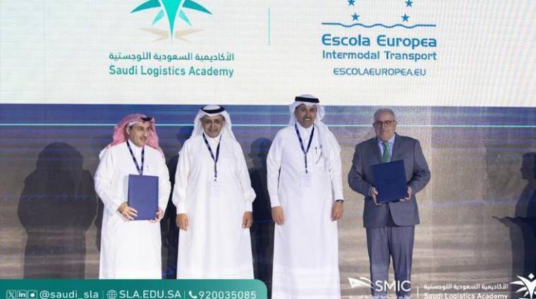 Eduard Rodés, director de la Escola Europea Intermodal Transport, junto a los representantes del ministerio de Transporte y Logística de Arabia Saudita y el CEO de la Saudi Logistics Academy, Rumaih Alrumaih.