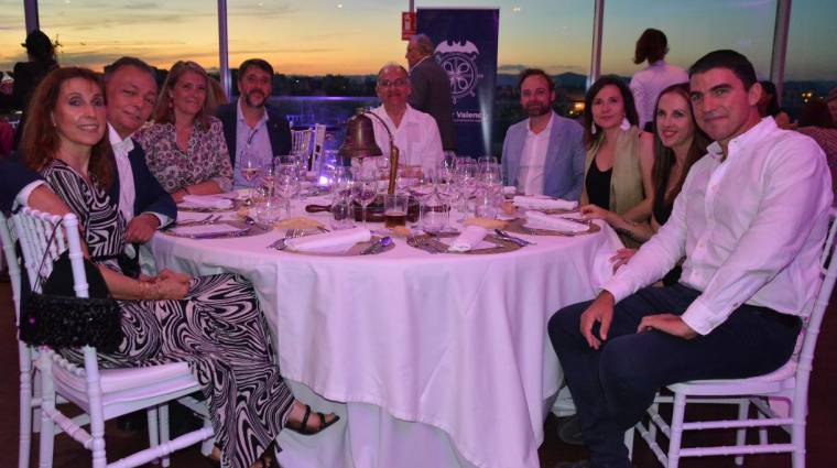 Mesa presidencial de la cena de verano que Propeller Valencia organizó el viernes. Foto: Raúl Tárrega.