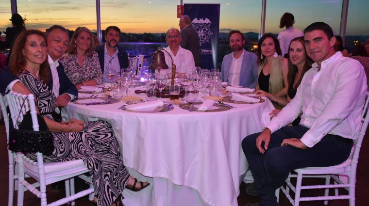 Mesa presidencial de la cena de verano que Propeller Valencia organizó el viernes. Foto: Raúl Tárrega.