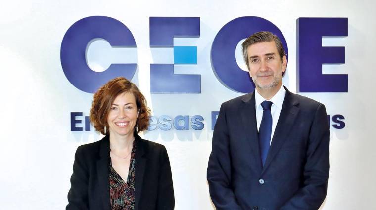 Silvia Sanjoaquín, presidenta de Gasnam-Neutral Transport y Javier Calderón, director de Empresas y Organizaciones de CEOE.