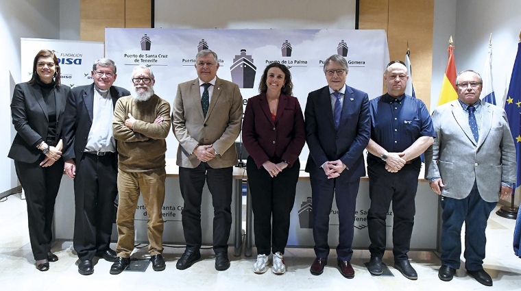 La Autoridad Portuaria de Santa Cruz de Tenerife y Fundación DISA hacen entrega a Naves de Esperanza, Stella Maris y Mensajeros de La Paz, de los cheques beneficiarios.