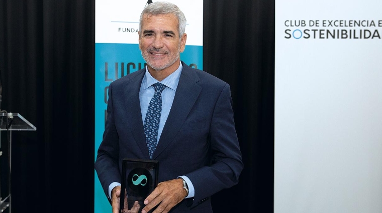 El presidente de Baleària, Adolfo Utor, ha recogido el galardón en la gala celebrada en el Círculo de Bellas Artes de Madrid.