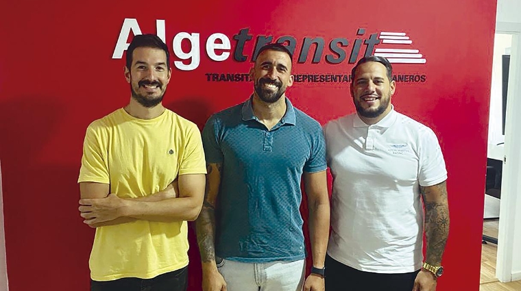 Delegados del sindicato en la agencia marítima algecireña.