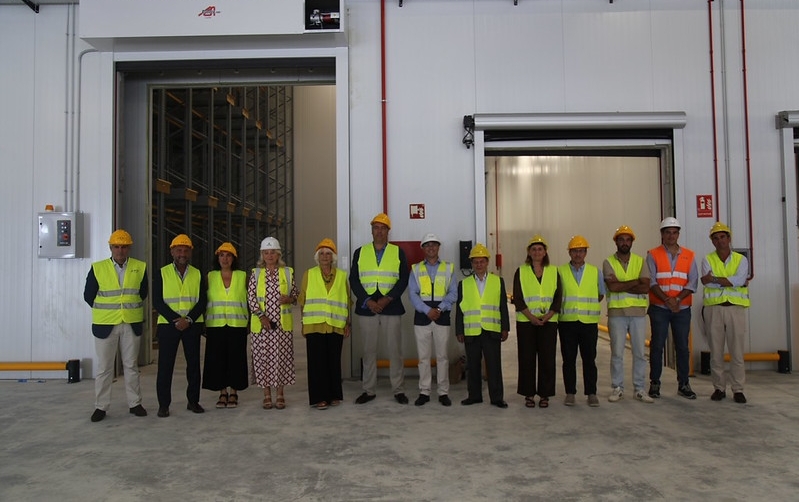 Una delegación institucional visita la nueva nave de cargas refrigeradas de PTP Group en La Cabezuela-Puerto Real