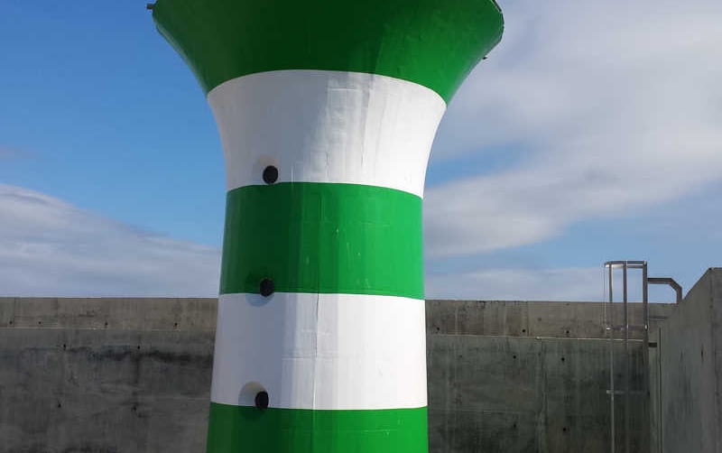 El Puerto de Barcelona instala faros m&aacute;s potentes en sus bocanas de entrada