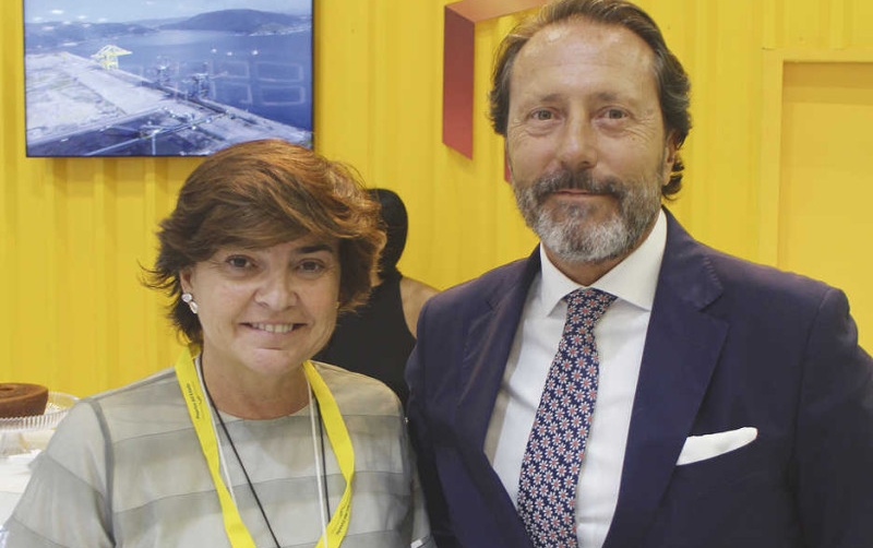 Alberto Morillo, presidente ejecutivo de Acciona Forwarding Per&uacute; &amp; Colombia, y Eva Miquel, directora corporativa de Comunicaci&oacute;n y Relaciones Institucionales de Puertos del Estado. Foto J.P.