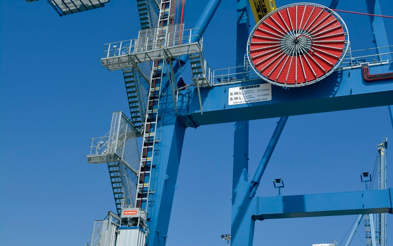 TMS avanza hacia una mayor eficiencia de la mano de Liebherr con una nueva gr&uacute;a STS