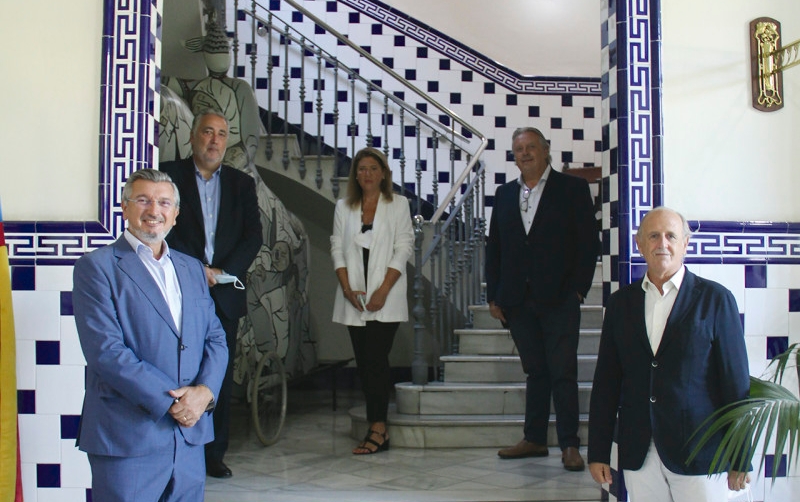 La FVET dona 5.270 euros a Casa Caridad