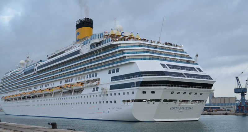 El &quot;Costa Favolosa&quot; recala en Tarragona
