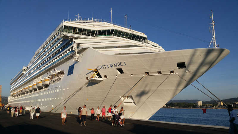 El &quot;Costa Magica&quot; bate r&eacute;cords en Palam&oacute;s