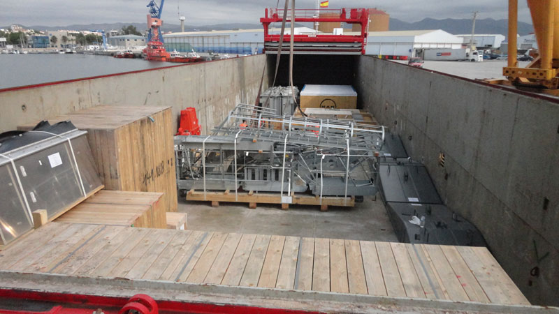 Noatum Terminal Castell&oacute;n recibe su nueva gr&uacute;a LHM 420