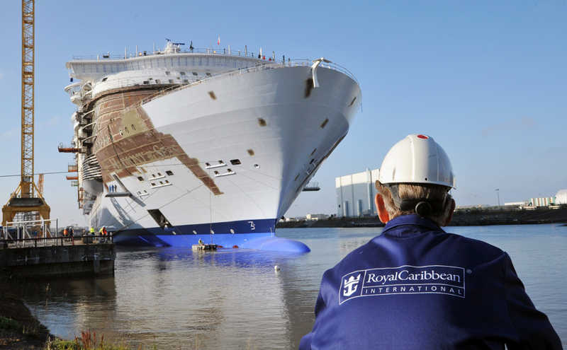 El &quot;Harmony of the Seas&quot; abandona el dique seco tras concluir la construcci&oacute;n de su exterior