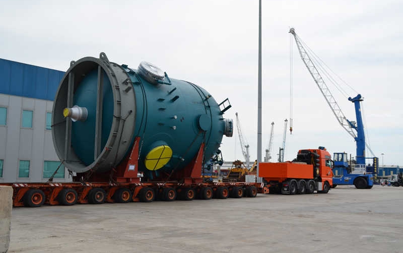 Schwartz-Hautmont env&iacute;a una caldera de grandes dimensiones desde el Puerto de Tarragona a Italia