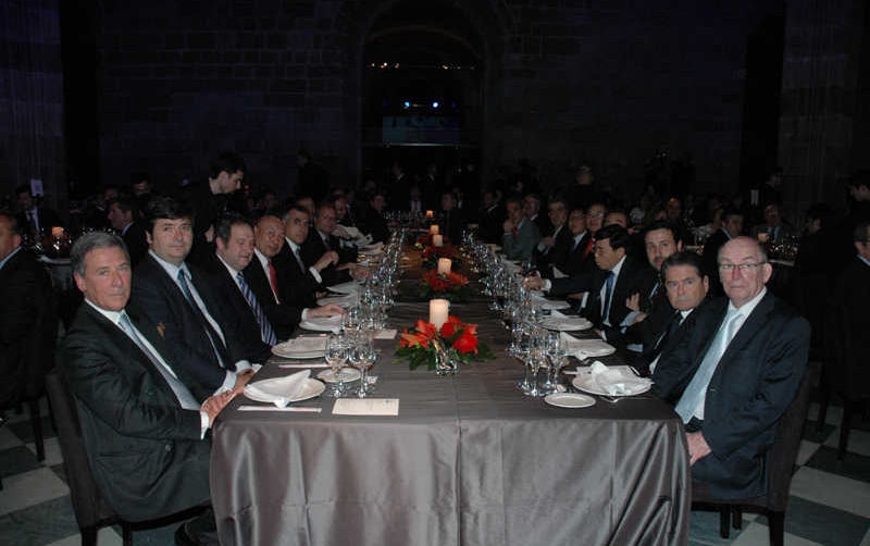 La naviera china Cosco mantiene su apuesta por Espa&ntilde;a a pesar de la crisis econ&oacute;mica