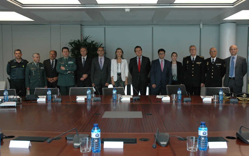 Llanos de Luna visita el Puerto de Barcelona para conocer sus instalaciones