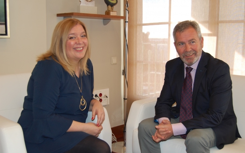 El presidente de la AP de Motril traslada sus proyectos a la alcaldesa de la ciudad