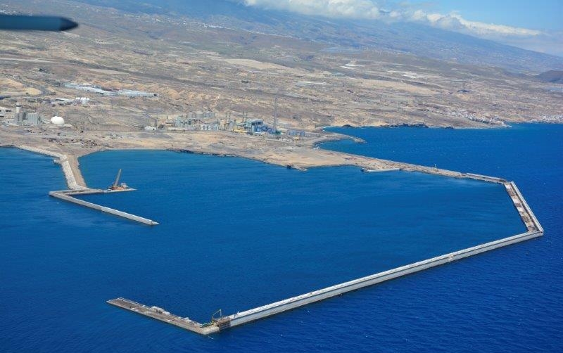 Firmada el acta de recepci&oacute;n de las obras de abrigo del puerto de Granadilla