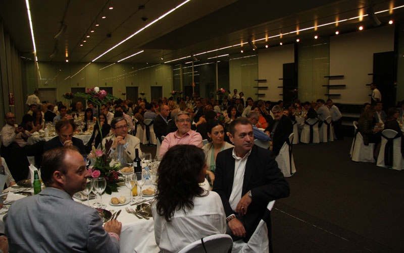 La Comunidad Log&iacute;stica muestra su cara m&aacute;s solidaria en la cena ben&eacute;fica del Propeller