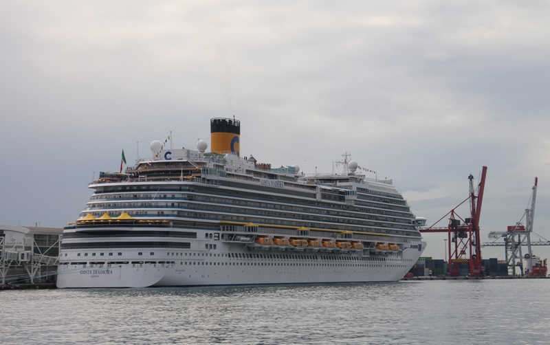 El &quot;Costa Diadema&quot; estrena sus viajes desde Barcelona