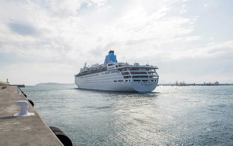 El crucero &quot;Thomson Dream&quot; visita por tercera vez el Puerto de Tarragona
