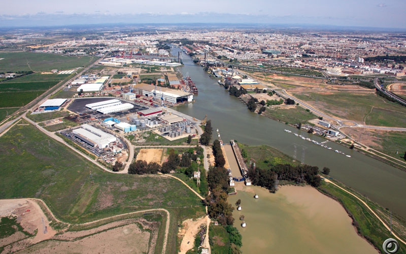 El tr&aacute;fico total del Puerto de Sevilla crece un 16% en el mes de julio