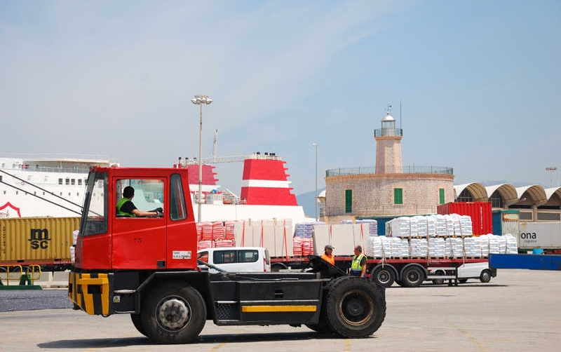 El tr&aacute;fico de mercanc&iacute;as crece en los puertos de Baleares un 8%