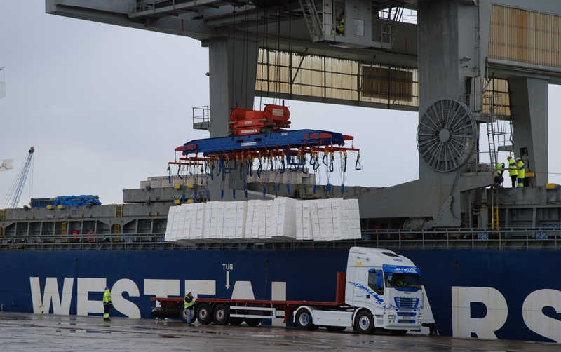 El Puerto de Tarragona suma un tr&aacute;fico de 9,2 millones de toneladas hasta abril